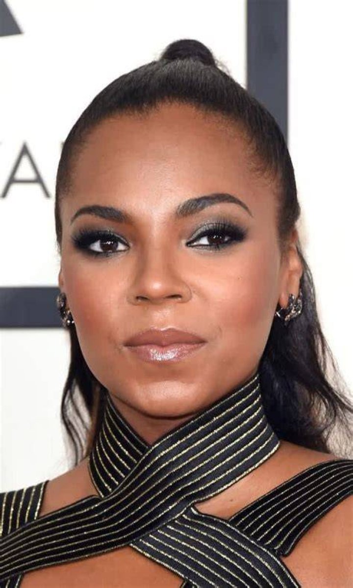 Ashanti Height, Weight, Net Worth, Age, Birthday, Wikipedia, Who, Nationality, Biography