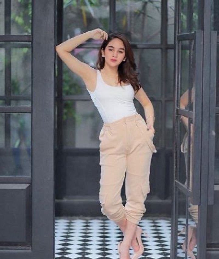
Baby Hanifah Height, Weight, Net Worth, Age, Birthday, Wikipedia, Who, Nationality, Biography 