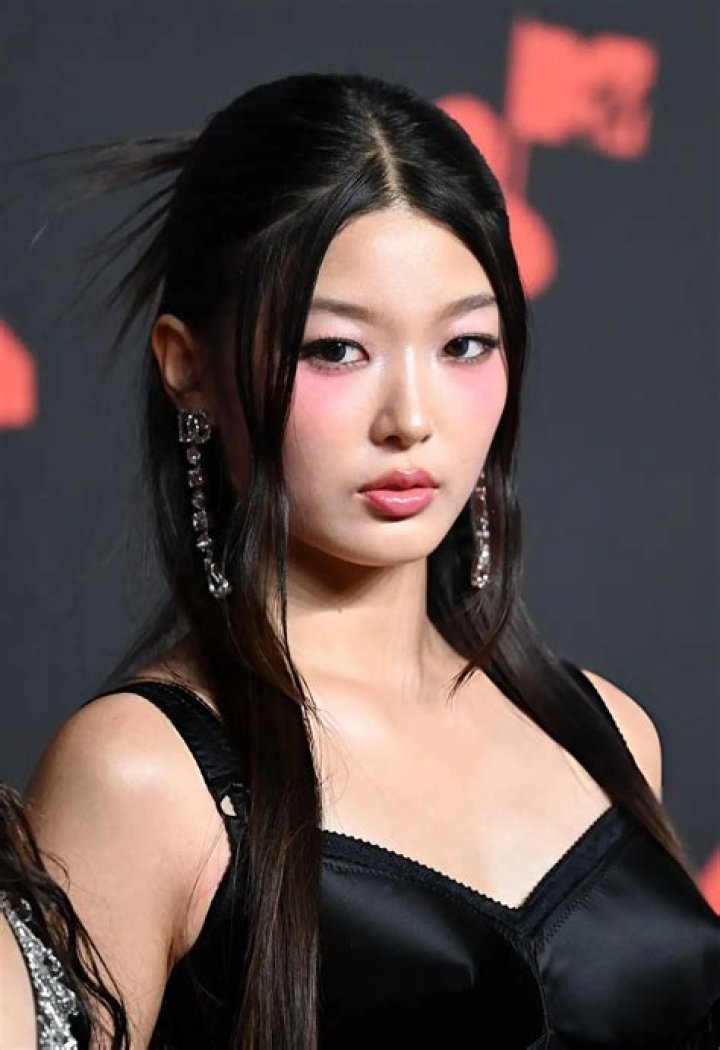 
Cho Un-Jeong Height, Weight, Net Worth, Age, Birthday, Wikipedia, Who, Nationality, Biography 