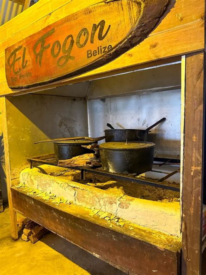 
El Fogon Belize Restaurant Racist Video On Twitter – What Happened? 