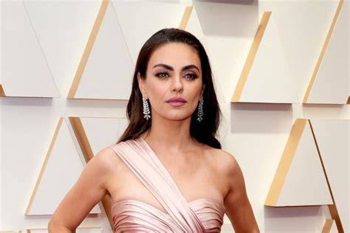 
Elvira Kunis Height, Weight, Net Worth, Age, Birthday, Wikipedia, Who, Nationality, Biography 