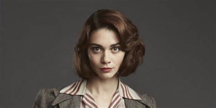 Emma Appleton’s Wiki: Age, Height, Husband, Net Worth, Family
