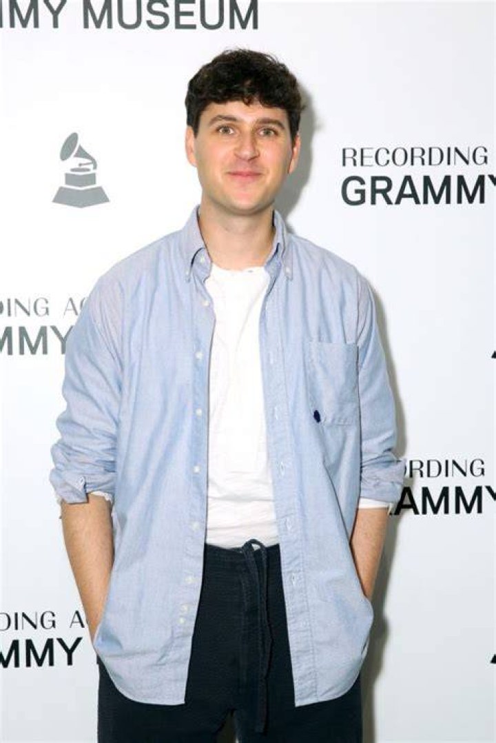 Ezra Koenig Height, Weight, Net Worth, Age, Birthday, Wikipedia, Who, Instagram, Biography