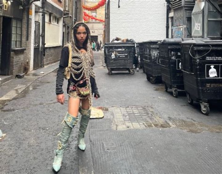 FKA Twigs Height, Weight, Net Worth, Age, Birthday, Wikipedia, Who, Nationality, Biography