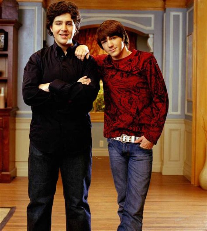 
Has the war ended on Twitter for Josh Peck and Drake Bell making them forever “brothas”? His Wiki: net worth, lyrics, house, wedding, concert 