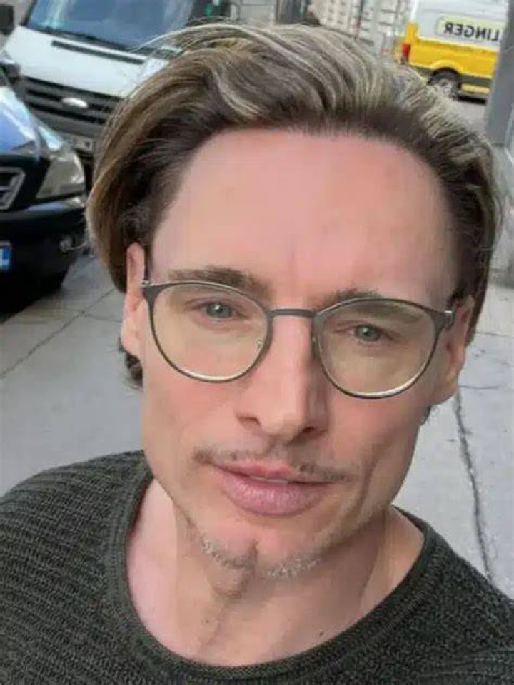 
Hendrik Giesler Height, Weight, Net Worth, Age, Birthday, Wikipedia, Who, Nationality, Biography 