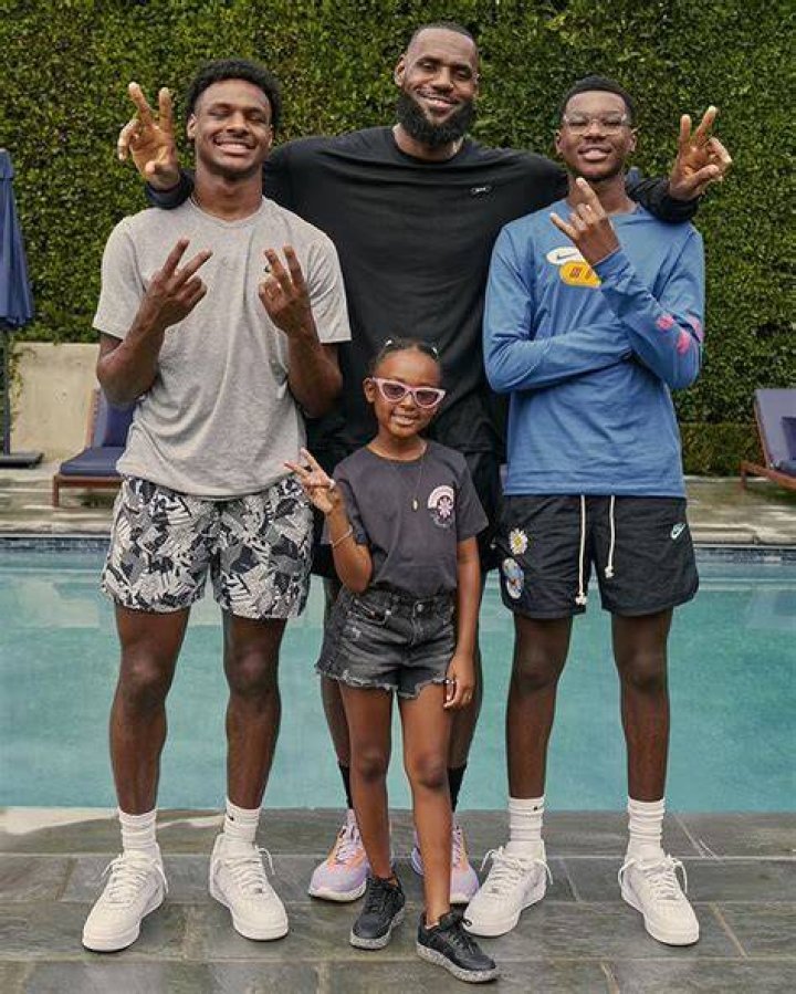 How many children does CJ So Cool have? Mothers Royalty and Ni’Kee Lewis get into physical altercation after break-in
