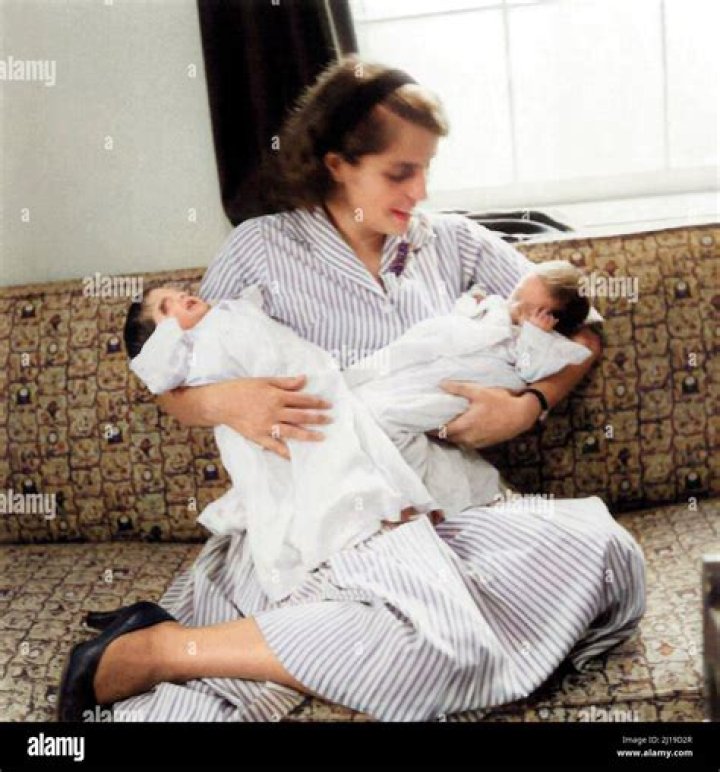
How Old Is Katherine Medill Albright? Meet Madeleine Albright Daughter On Twitter 