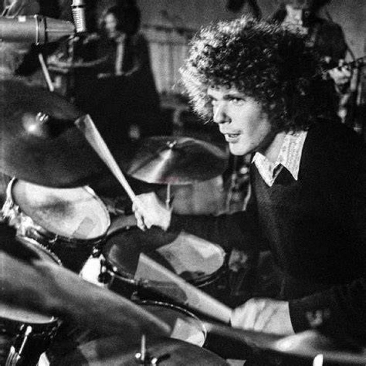 
Inside the Life of Drummer Jim Gordon – Including his Tragic Death & Family 