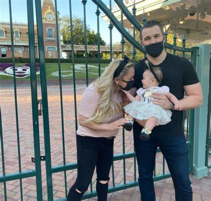 
Is Sabrina Bryan Pregnant? Sabrina Bryan Pregnancy, Age, Husband, Net Worth 