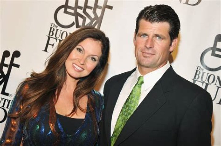 Is Scott Erickson Married to Wife? Or Dating Girlfriend? Kids