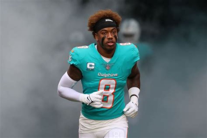 
Jevon Holland Girlfriend, Dolphins Safety Parents And Family 