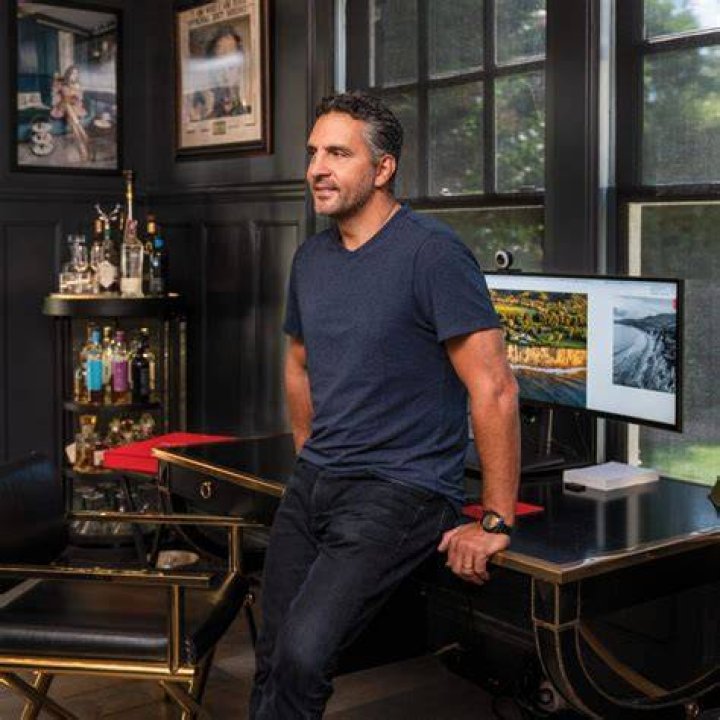 
Mauricio Umansky Height, Weight, Net Worth, Age, Birthday, Wikipedia, Who, Nationality, Biography 