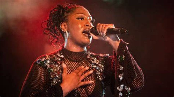 
Nigerian Singer, Tems finally reveals her Relationship Status 