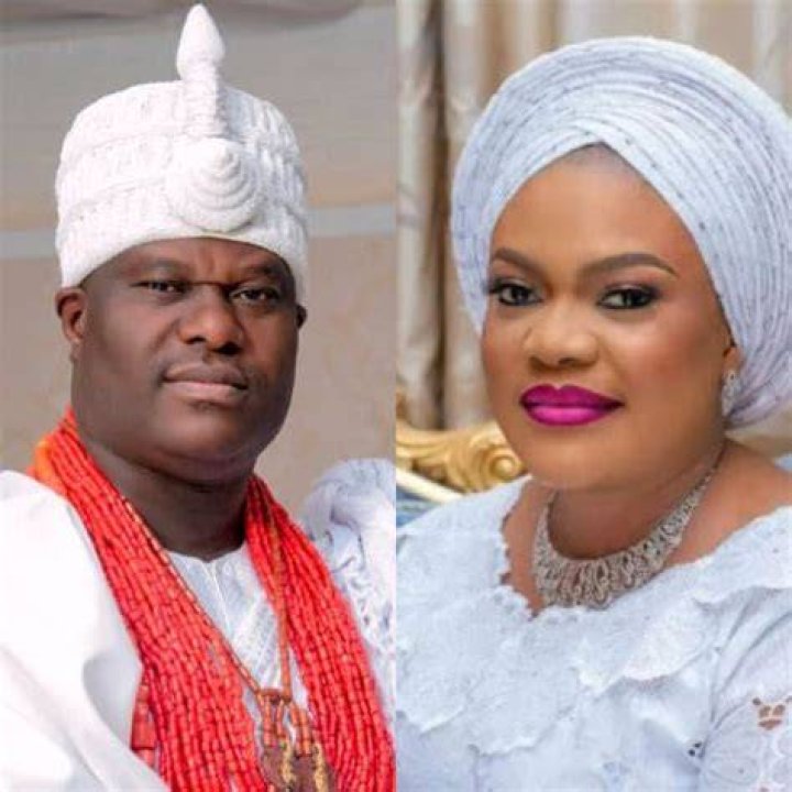
Ooni Of Ife Has Melted His Sixth Wife With A Sweet Gesture Moment 