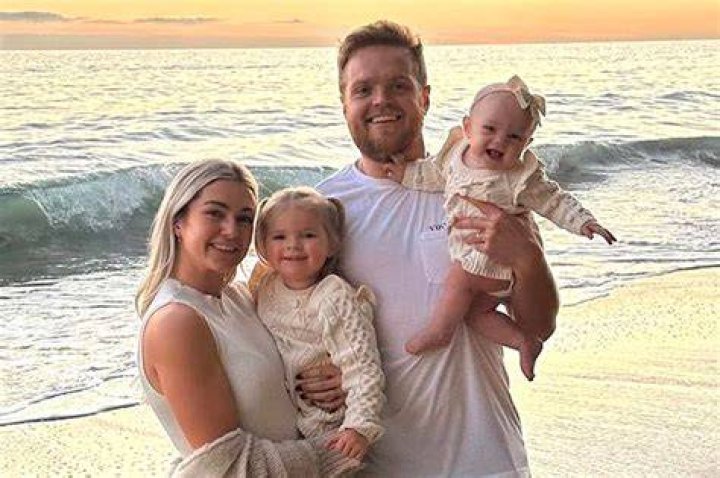 
Pregnant Lindsay Arnold Celebrates Thanksgiving with Family: ‘So Blessed and Grateful This Year’ 