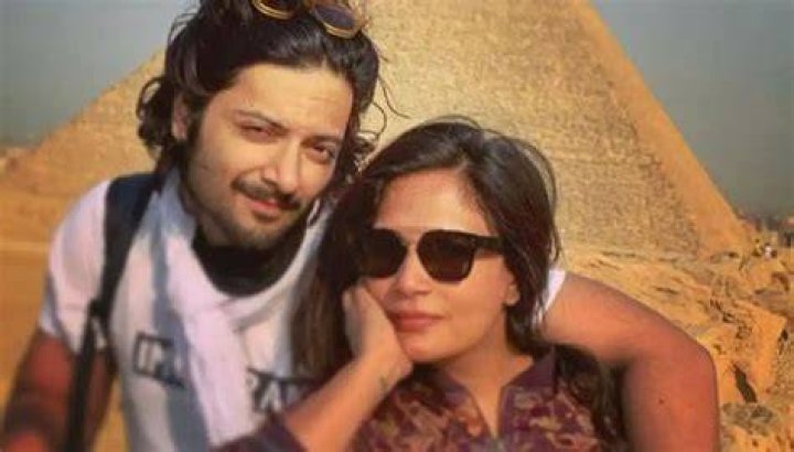 
Richa Chadha, Ali Fazal Take Inspiration From Vintage Indian Poster Art For Their Wedding Invites 