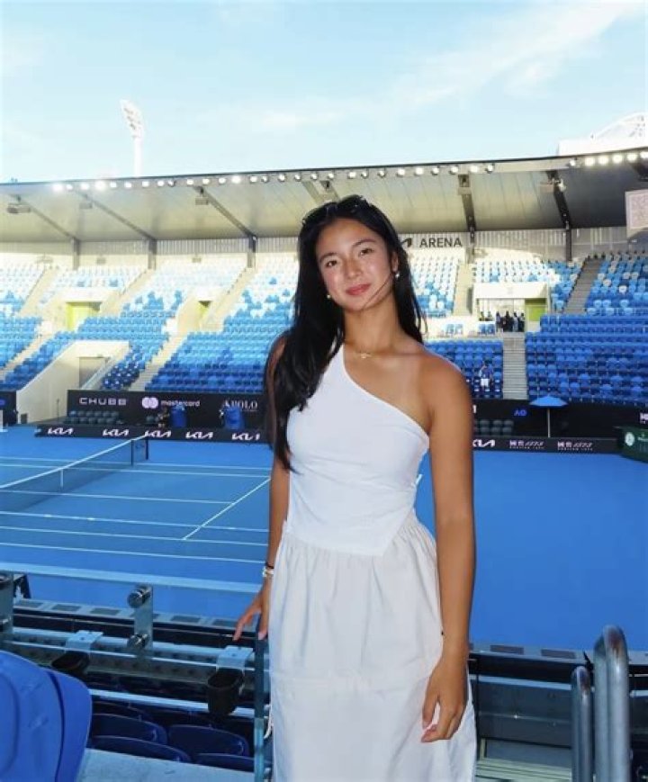 
Selena Ayala Height, Age, Boyfriend, Biography, Wiki, Net Worth 