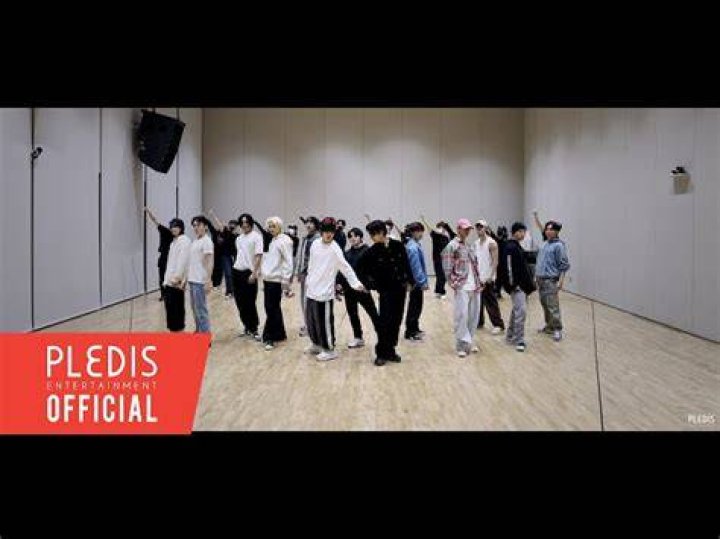 
SEVENTEEN’s Don Quixote performance at the Golden Disc Awards threw fans into a frenzy 