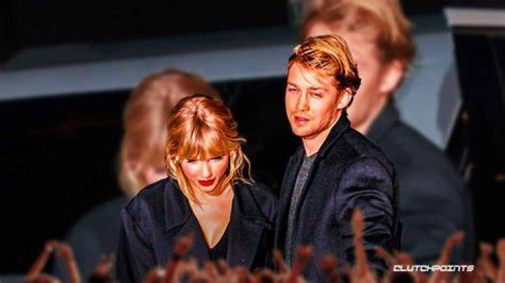 
Sophie Turner Reveals Her Favorite Album From Joe Jonas’ Ex Taylor Swift 