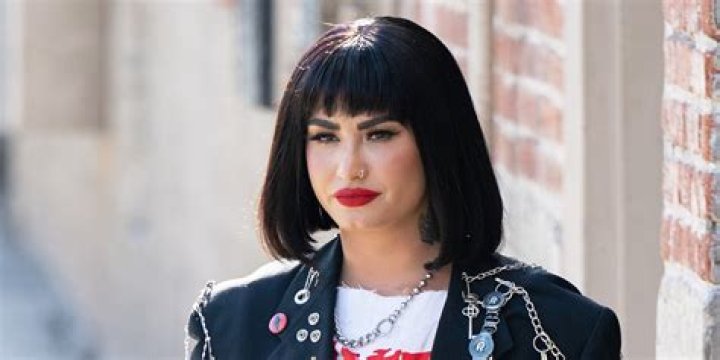 
Understanding Demi Lovato’s Height and Battle With Weight Issues, Eating Disorder and Substance Addiction 