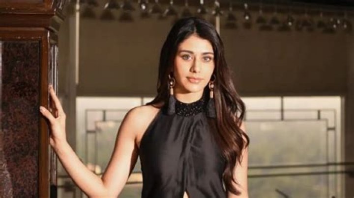
Warina Hussain Height, Weight, Net Worth, Age, Birthday, Wikipedia, Who, Nationality, Biography 