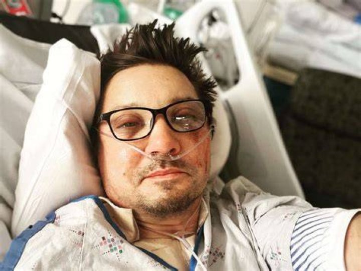 
What hospital is Jeremy Renner at? Actor provides recovery update as he shares photo with hospital staff 