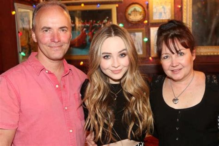 
Who are Sabrina Carpenter Parents? Sabrina Carpenter Biography, Parents Name and More 