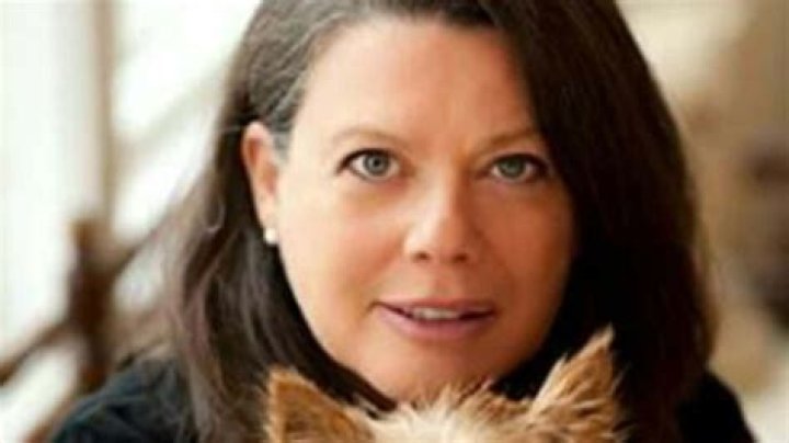 
Who is Elissa Leonard, Jerome Powell wife? 