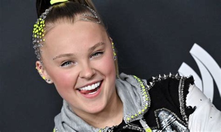 
Who Is Jojo Siwa Dating 2022? Jojo Siwa Boyfriend, Net Worth, Age, And Social Media Links 